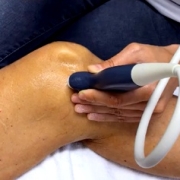 La ecografía de menisco es el procedimiento de diagnóstico que se utiliza comúnmente para evaluar las lesiones en los meniscos de la rodilla.